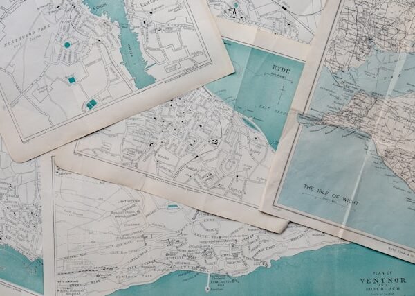 Comprendre les latitudes et les longitudes pour se repérer sur une carte